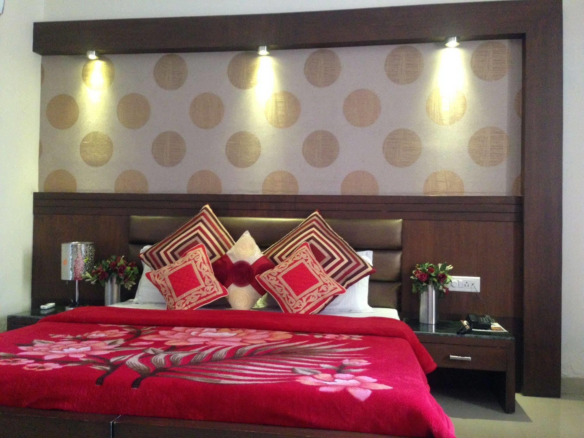 Namaskar Residency Hotel Amritsar Exterior photo