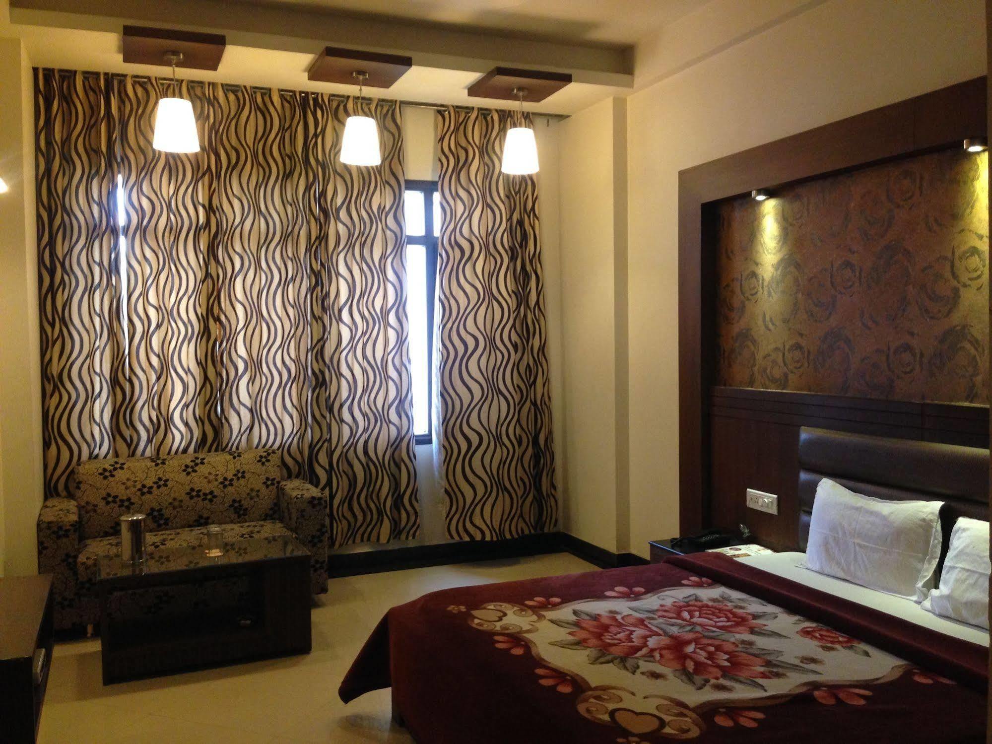 Namaskar Residency Hotel Amritsar Exterior photo