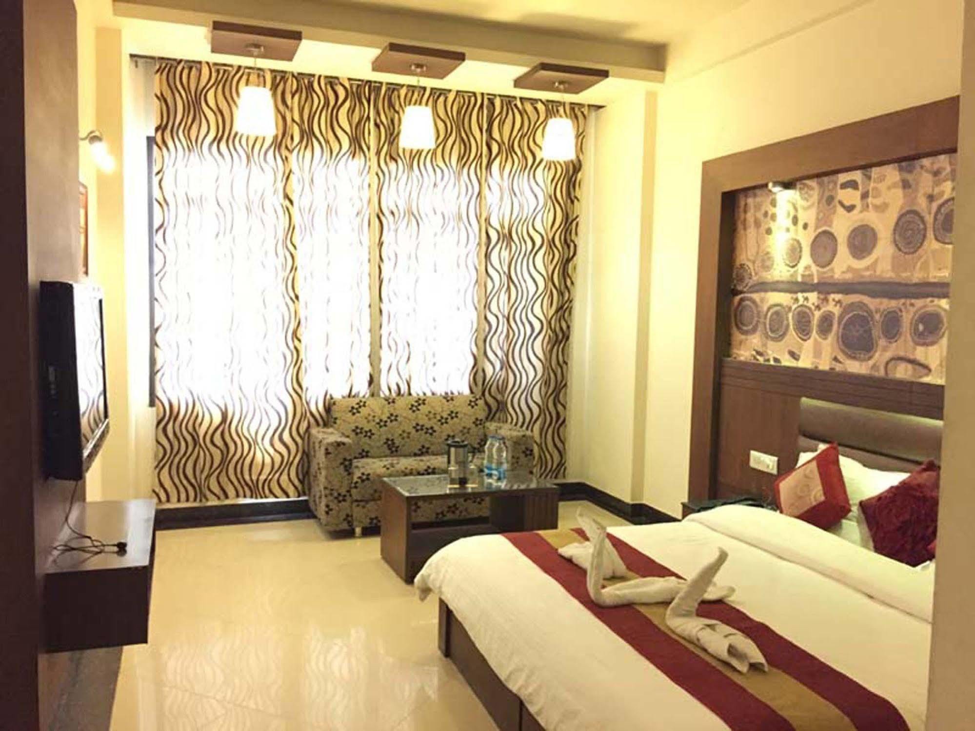 Namaskar Residency Hotel Amritsar Exterior photo